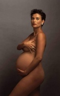 2. La celebre foto di Annie Lebovitz del 1991 di Demi Moore incinta